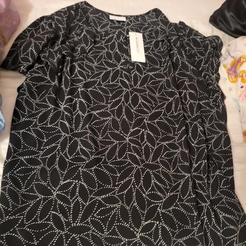 Womens Liz Claiborne Black and White Geometric Patterned Blouse Size L